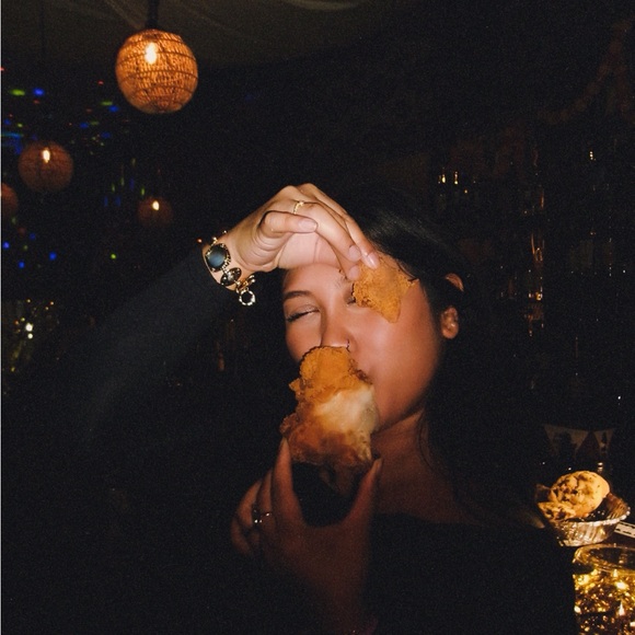 Meet your Posher, Monica - Picture 1 of 1